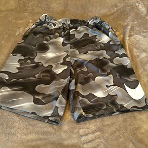 Nike Dri-Fit youth extra large black/gray shorts